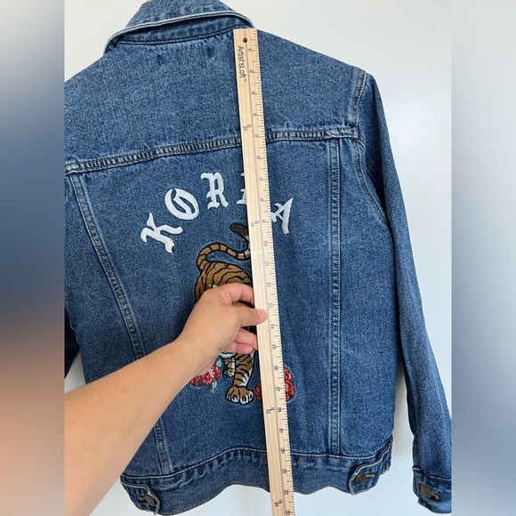 FOREVER 21 Denim jacket with embroidery on the back| Size: S| UNISEX| oversized. - Picture 12 of 15